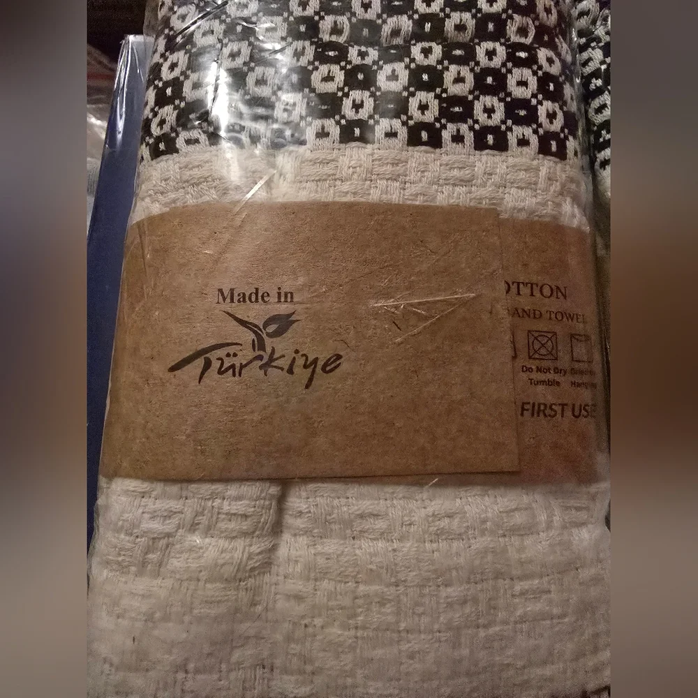 NWT Unicornate Beige and Black Turkish Towels (2 Per Pkg)) 39 X18
